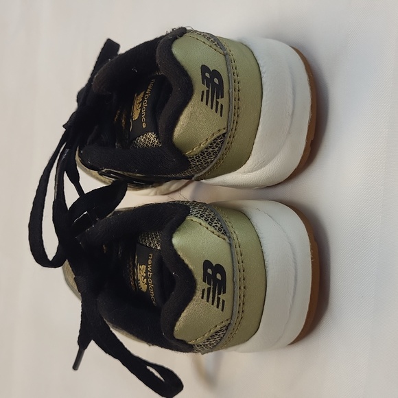 New Balance Gold and Black Baby Shoe's - Picture 5 of 11